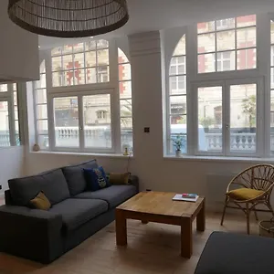 https://superbe-appartement-au-bord-de-locan.biarritzhotels.info